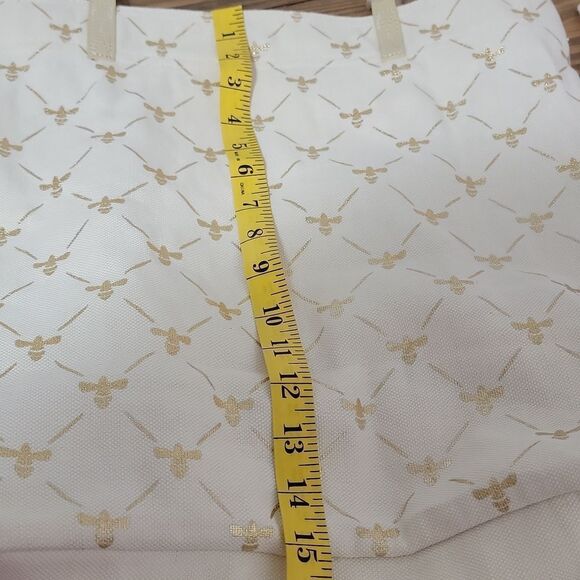 Shiraleah. Chicago. Chic Designer Tote Bag with Bees. Cream and Gold. NWT - Picture 8 of 9